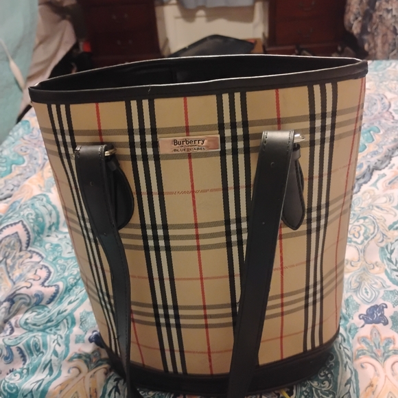 Burberry purse - Picture 3 of 5